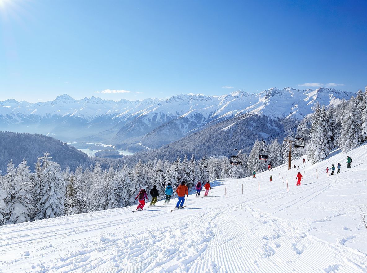 Kranjska Gora gyönyörű panorámát és változatos pályákat kínál.